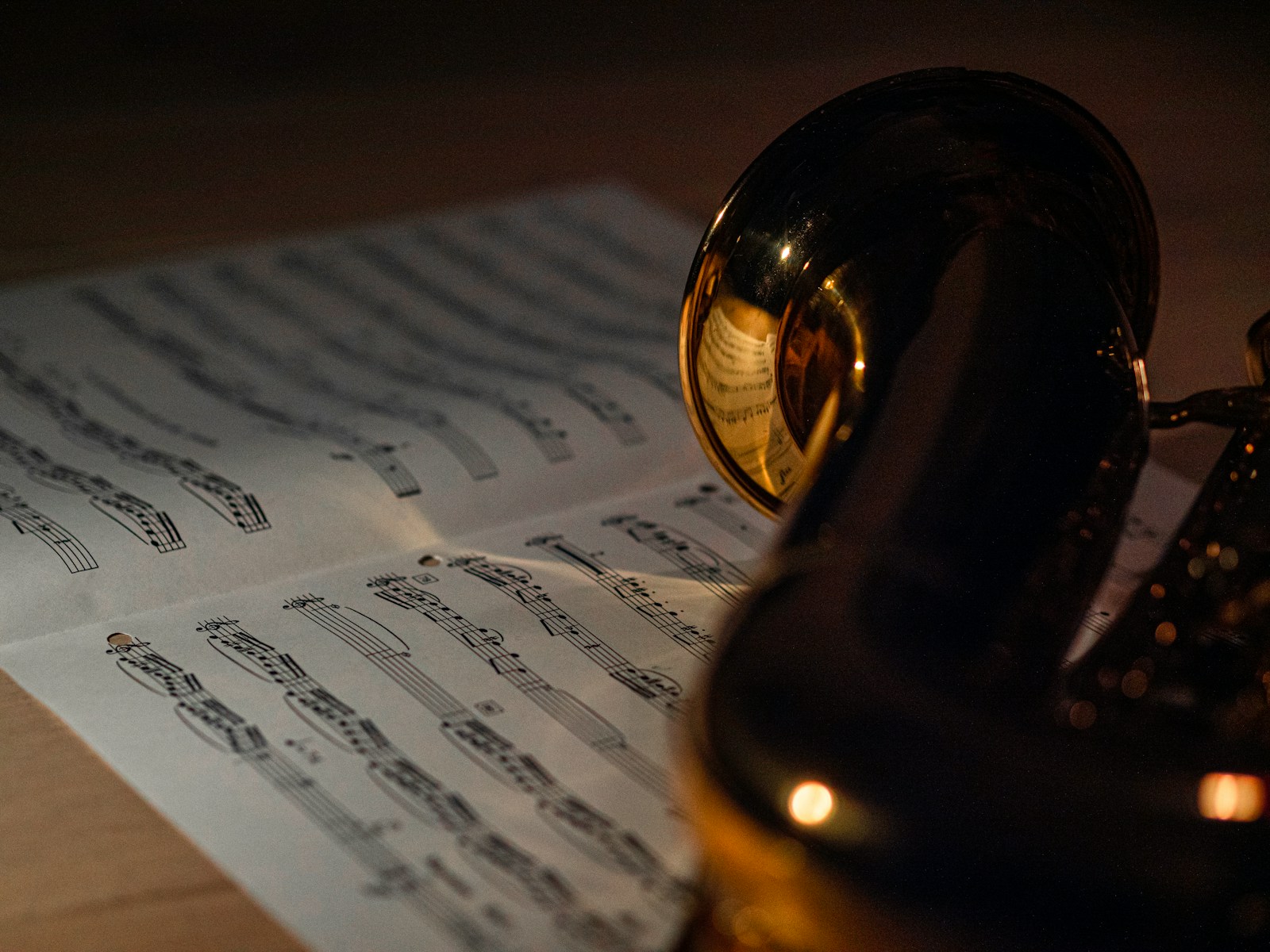 musical notes on brown wooden table